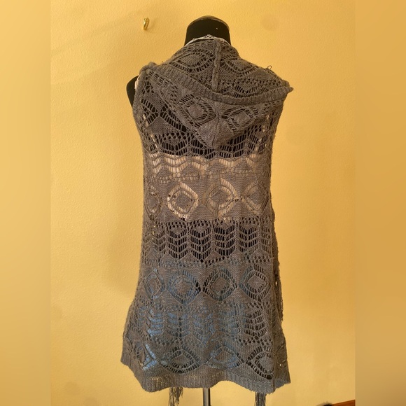 Grey Crochet Sleeveless Cardigan with Fringe & Hood - Picture 3 of 5